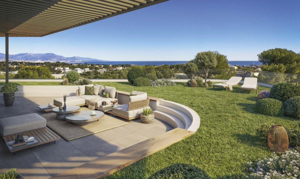   Antibes (06600)