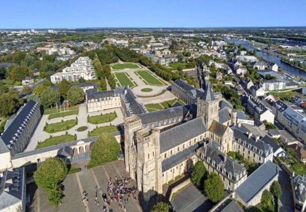   Caen (14000)