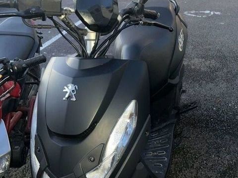 Scooter PEUGEOT 2017 occasion Brienon-sur-Arman&ccedil;on 89210