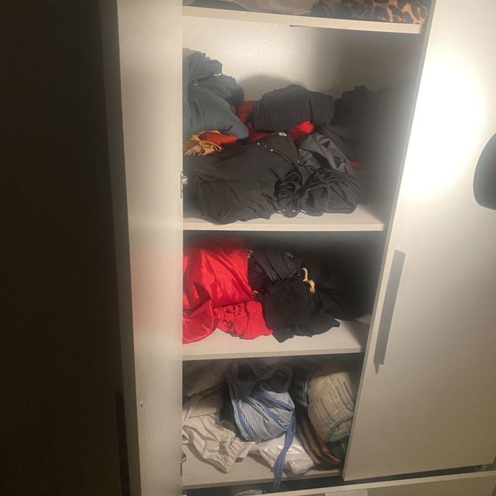 &Agrave; VENDRE ? GRANDE ARMOIRE AVEC PENDERIE ? 150 € N&Eacute;GOCIABLE Meubles