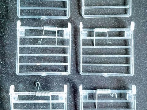 Clapet transparent à barreaux verticaux pour mangeoires 3 62210 Avion