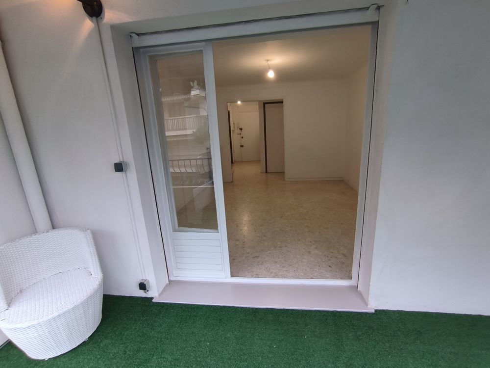 Vente Appartement T1 traversant 31m2, cuisine séparée, terrasse, parking, cave Cannes