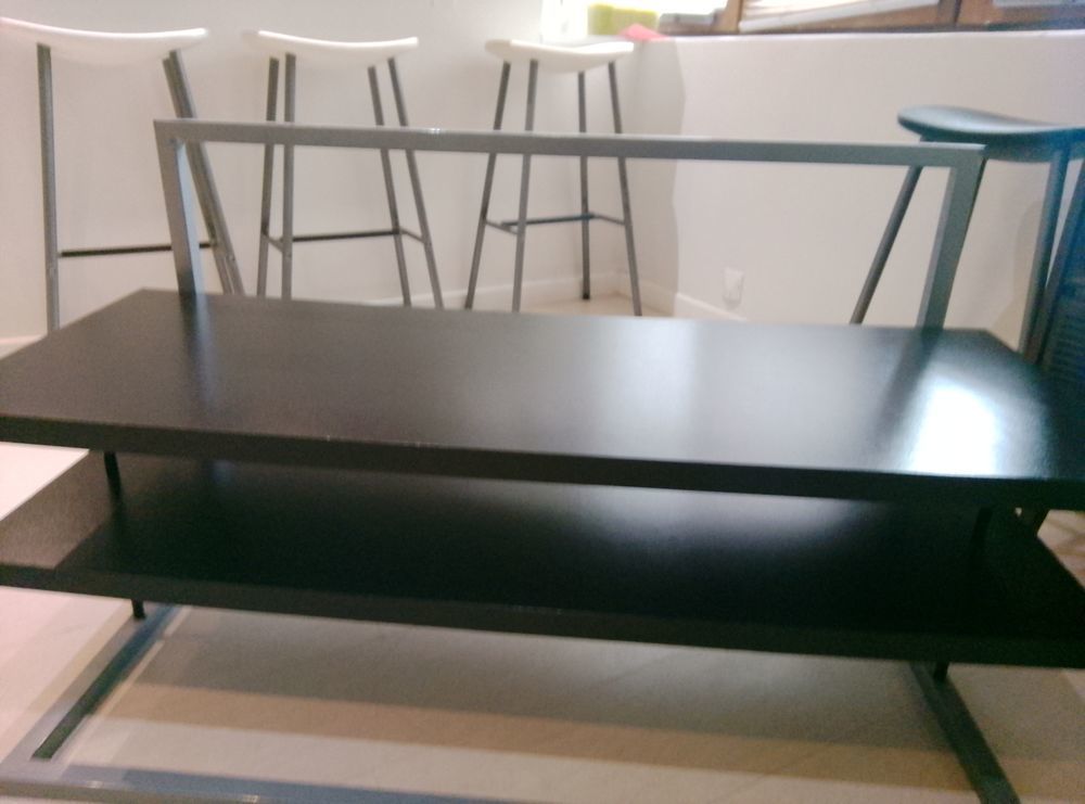 Table basse t&eacute;l&eacute; noire avec &eacute;tag&egrave;re Meubles