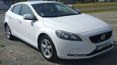 Volvo v40 D4 177 Momentum Geartronic A