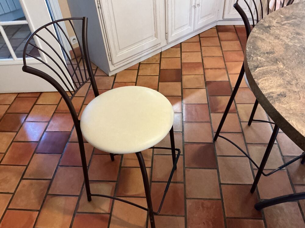 Table haute de cuisine avec 4 chaises Meubles
