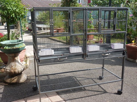 CAGE D OISEAUX SUR ROULETTES 80 64990 Saint-pierre-d'irube