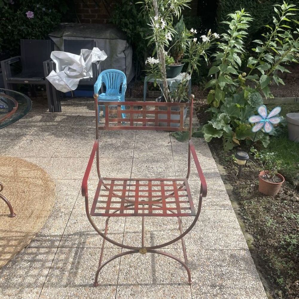 Vends table salle &agrave; manger et ses chaises Meubles