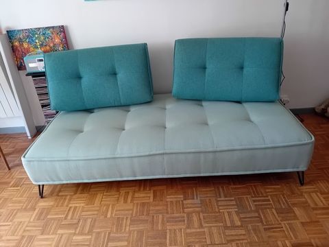 Canap� vert 3 places. 800 Marseille 9 (13)