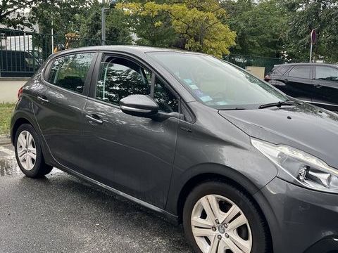 Peugeot 208 PureTech 82ch S&S BVM5 Signature