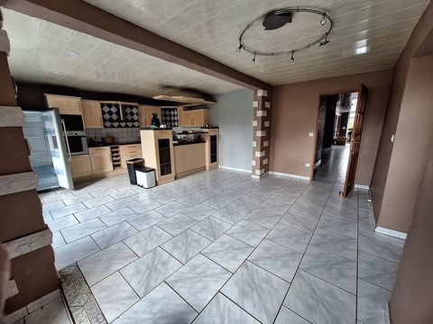   Grande maison de village mitoyenne  Maison - 7 pi�ce(s) - 304 m�