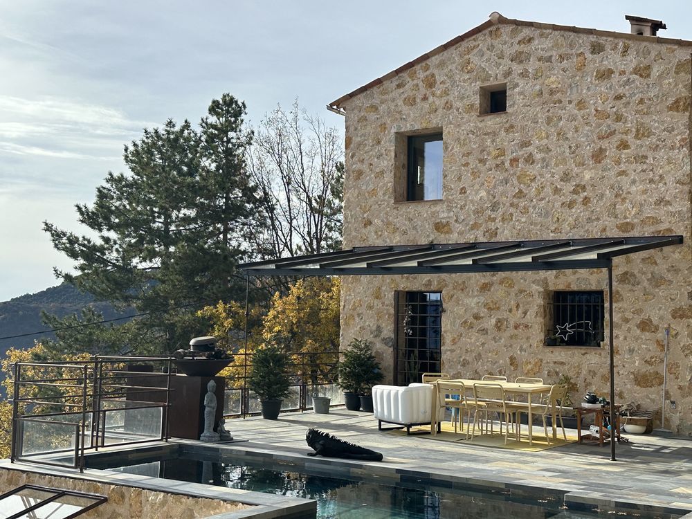 � vendre  Propri�t�/ch�teau Revest-les-Roches (06830)