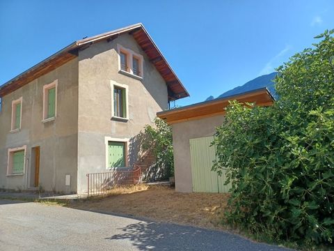   SAINT REMY DE MAURIENNE Maison individuelle � r�nover enti�rement sur agr�able terrain clos de 550 m2 Possibilit� d'am�nager une maison spacieuse ou de cr�er 2 ou 3 appartements ind�pendants Maison - 11 pi�ce(s) - 128 m�