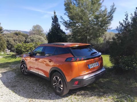 Peugeot 2008 1.2 e-VTi 82ch BMP5 BLUE LION Allure 2023 occasion Toulon 83000
