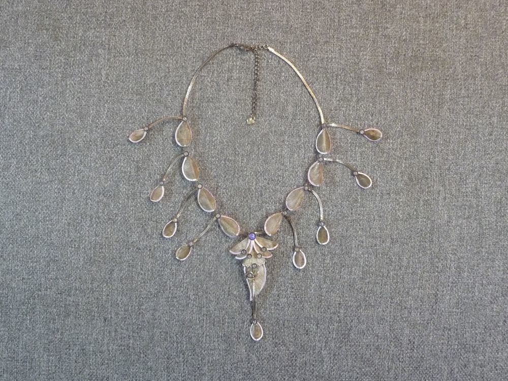 Collier Ajustable en M&eacute;tal Argent&eacute; Vieilli et ses Brindilles Bijoux et montres