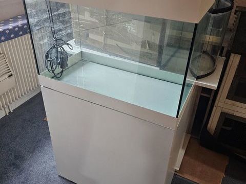 Aquarium blanc + meuble 380 77000 La rochette