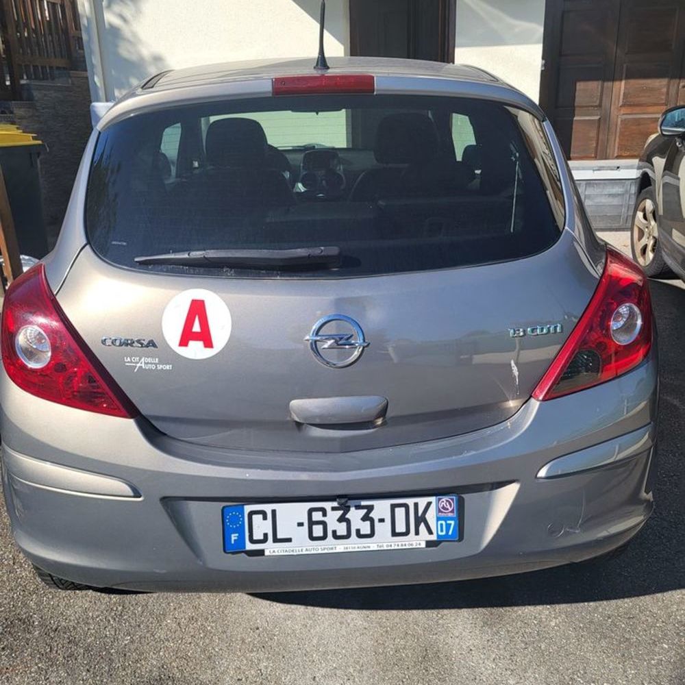 Corsa 1.3 CDTI - 75 ch FAP 150&egrave;me Anniversaire 2012 occasion 42700 Firminy