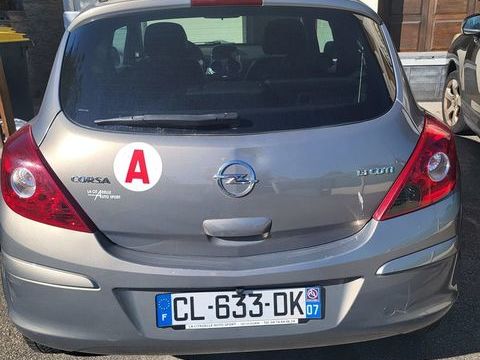 Opel corsa 1.3 CDTI - 75 ch FAP 150&egrave;me Anniv