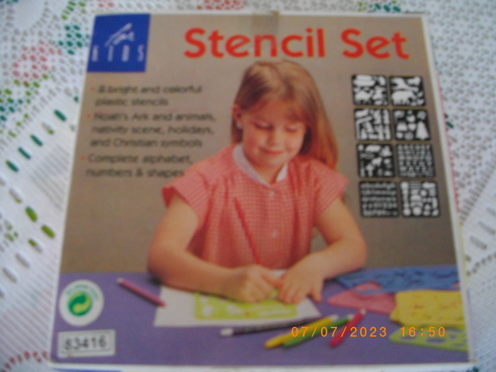 HUIT POCHOIRS POUR DESSINS ENFANT Jeux / jouets