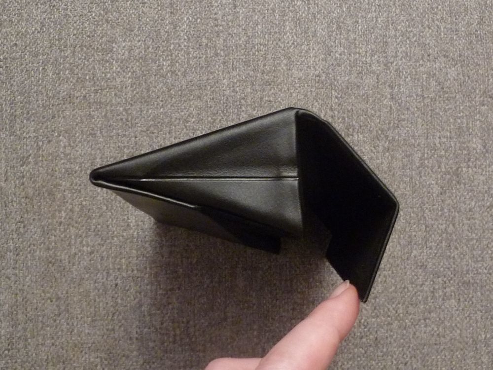 Etui &agrave; Lunettes Triangulaire Rigide Pliable Noir- Dior Maroquinerie
