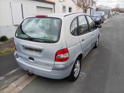 Renault Sc&eacute;nic 1.4i 16V RXE Pack Clim 2000 occasion La Rochelle 17000