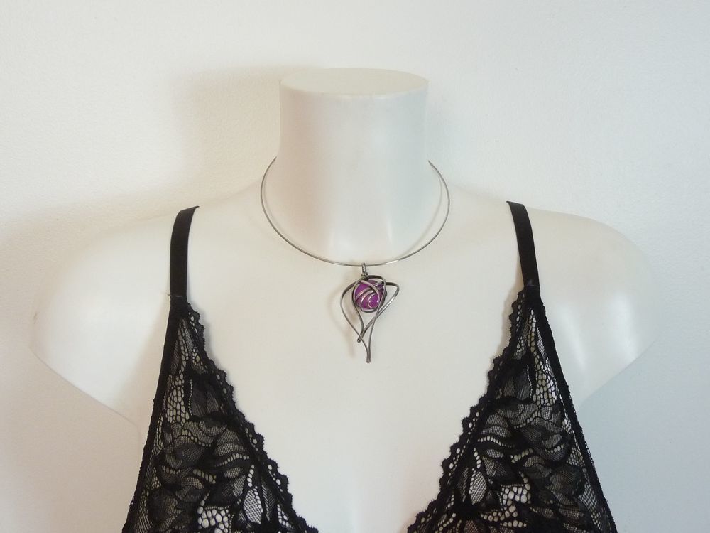 Collier/ Ras de Cou en M&eacute;tal Argent&eacute; avec son Pendentif Bijoux et montres