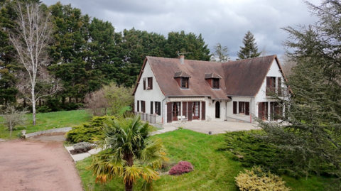   Maison familiale de 190m2 sur terrain arbor� de 6200m2 Maison - 7 pi�ce(s) - 190 m�