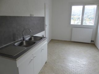  Appartement à louer 4 pièces 75 m²