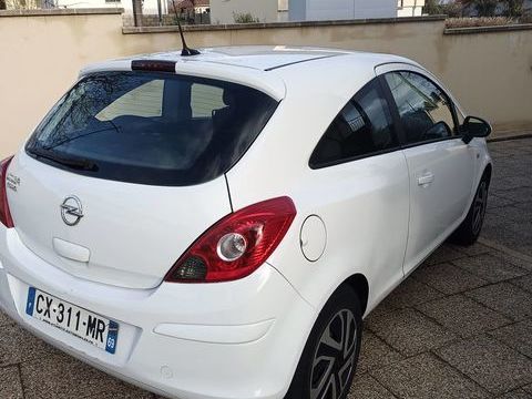 Opel Corsa 1.0 - 65 ch Cool Line 2013 occasion Les Gautherets 71230