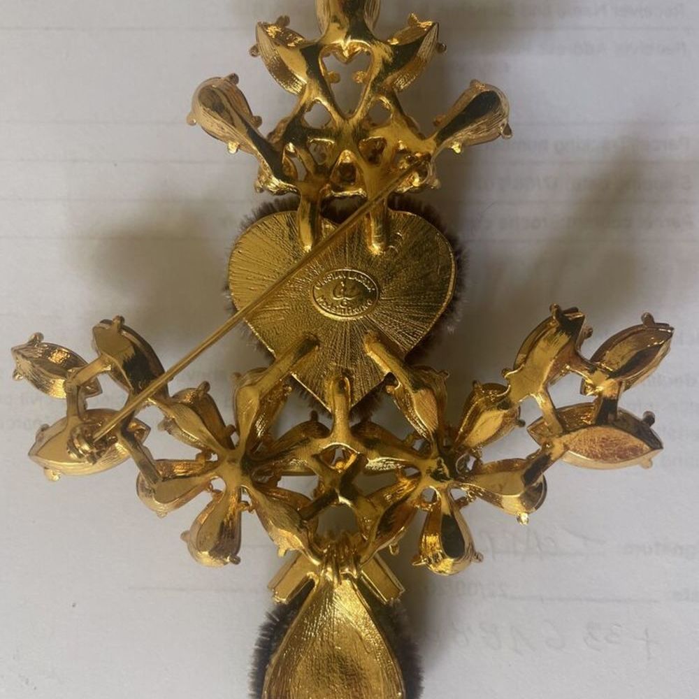 Broche Demi-Croix GM Strass Multicolore Coeur Crystal velour Bijoux et montres