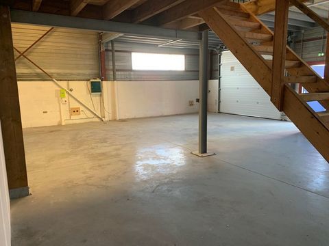   LOCAL 180 M2 Atelier - 1 pi�ce(s) - 180 m�