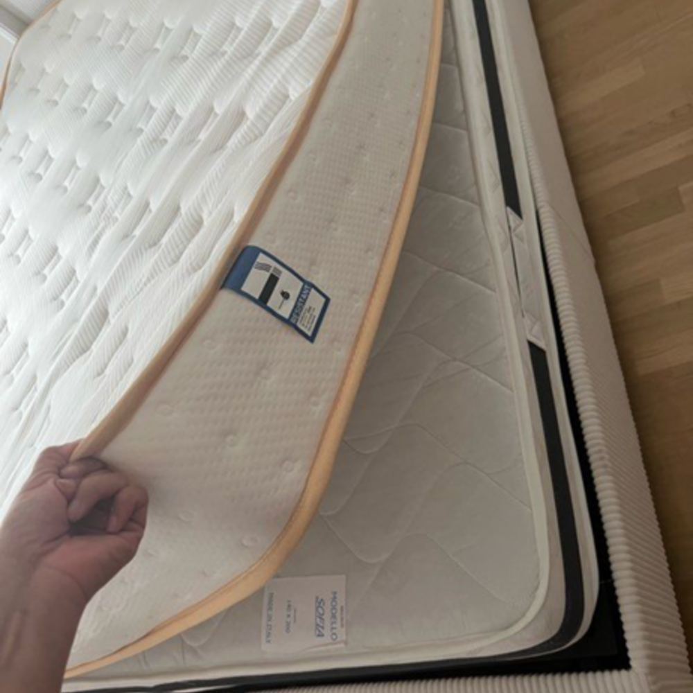 ?? Lit coffre 140x200 + 2 matelas ? Excellent &eacute;tat ? Comme Meubles