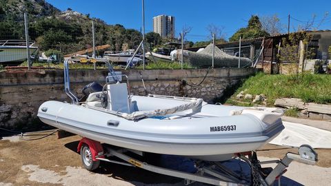 Bateaux &agrave; moteur Pneumatique - Semi-rigide 2002 occasion Marseille 13009