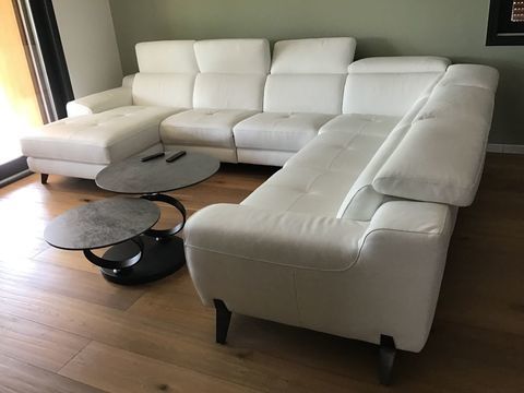  Canapé d'angle en cuir royal blanc acheté en 2023 4000 Groisy (74)