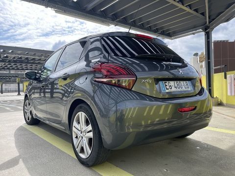 Peugeot 208 1.2 PureTech 82ch BVM5 Style 2016 occasion La Valette-du-Var 83160