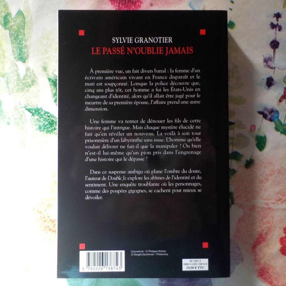 LE PASSE N'OUBLIE JAMAIS de Sylvie GRANOTIER Ed Albin Michel Livres et BD