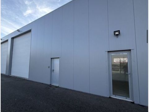 Entrep&ocirc;t avec bureau et sanitaires 400 M2 St Laurent du m&eacute;doc 3000 33112 Saint-laurent-m�doc