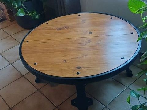 Table basse artisanale ( pi�ce unique) 180 Lissieu (69)