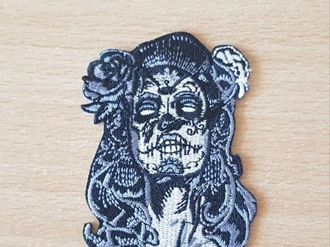 Ecusson brodé tatooed girl skull face 8x5 cm modèle n° 2 5 Carnon Plage (34)