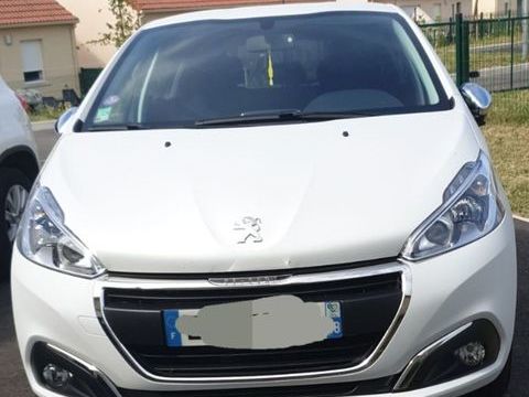 Peugeot 208 1.2 PureTech 82ch BVM5 Style 2017 occasion Vierzon 18100