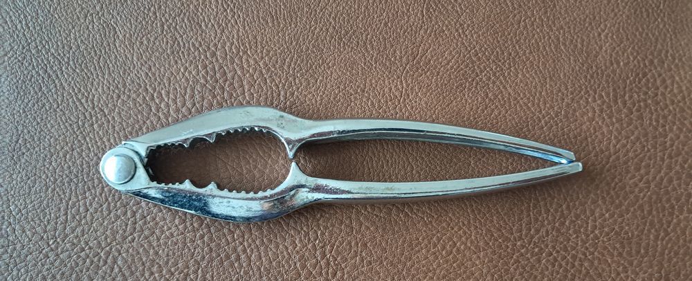 casse noix noisettes en m&eacute;tal argent&eacute; 15x4 cm Cuisine