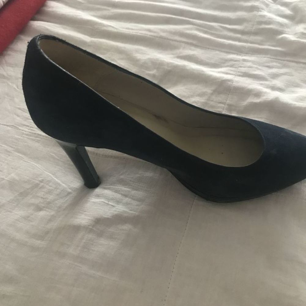 Chaussures talons jamais port&eacute;es cause blessure aux pieds. Chaussures