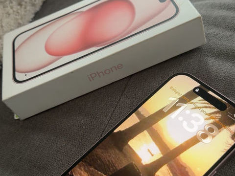 iPhone 15 550 Moret-sur-Loing (77)