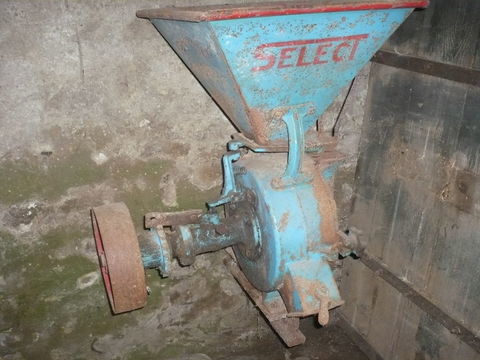 Concasseur de céréales. 110 57830 Foulcrey