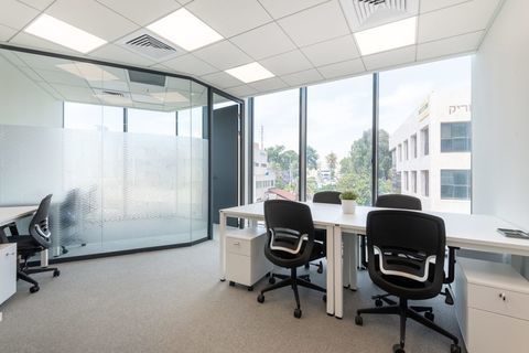 Un bureau de coworking ouvert enti&egrave;rement &eacute;quip&eacute; pour vous et votre &eacute;quipe &agrave; Marseille, Spaces Boulevard Michelet  3429 13008 Marseille