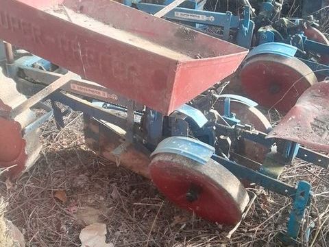 Mat&eacute;riel Agricole / Viticole Mat&eacute;riel Agricole / Viticole 1984 occasion Sistels 82340