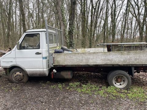 Camion magasin Camion magasin 1991 occasion Barbezieux-Saint-Hilaire 16300