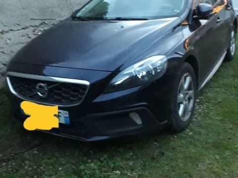 Volvo V40 Cross Country D4 190 Summum Geartronic A 2015 occasion La Croix-en-Brie 77370