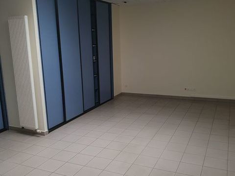   local commercial ou bureaux Atelier - 3/4 pi�ce(s) - 139 m�