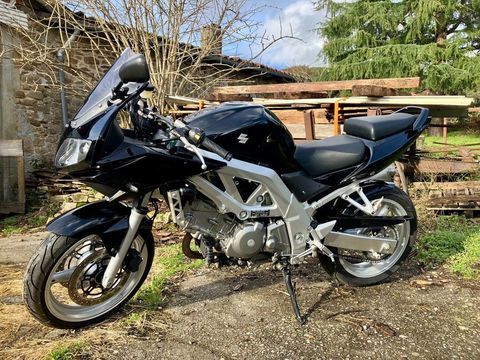 Moto SUZUKI 2004 occasion Brigueuil 16420