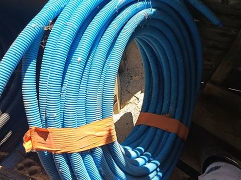 Couronne pregen&eacute;e rouge noire Bleu 20 38630 Corbelin